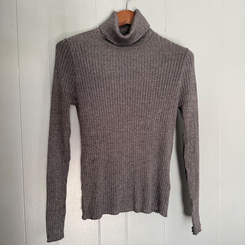 J McLaughlin Charcoal Gray Ribbed Turtleneck Sweater L Button Cuff Quiet Luxury